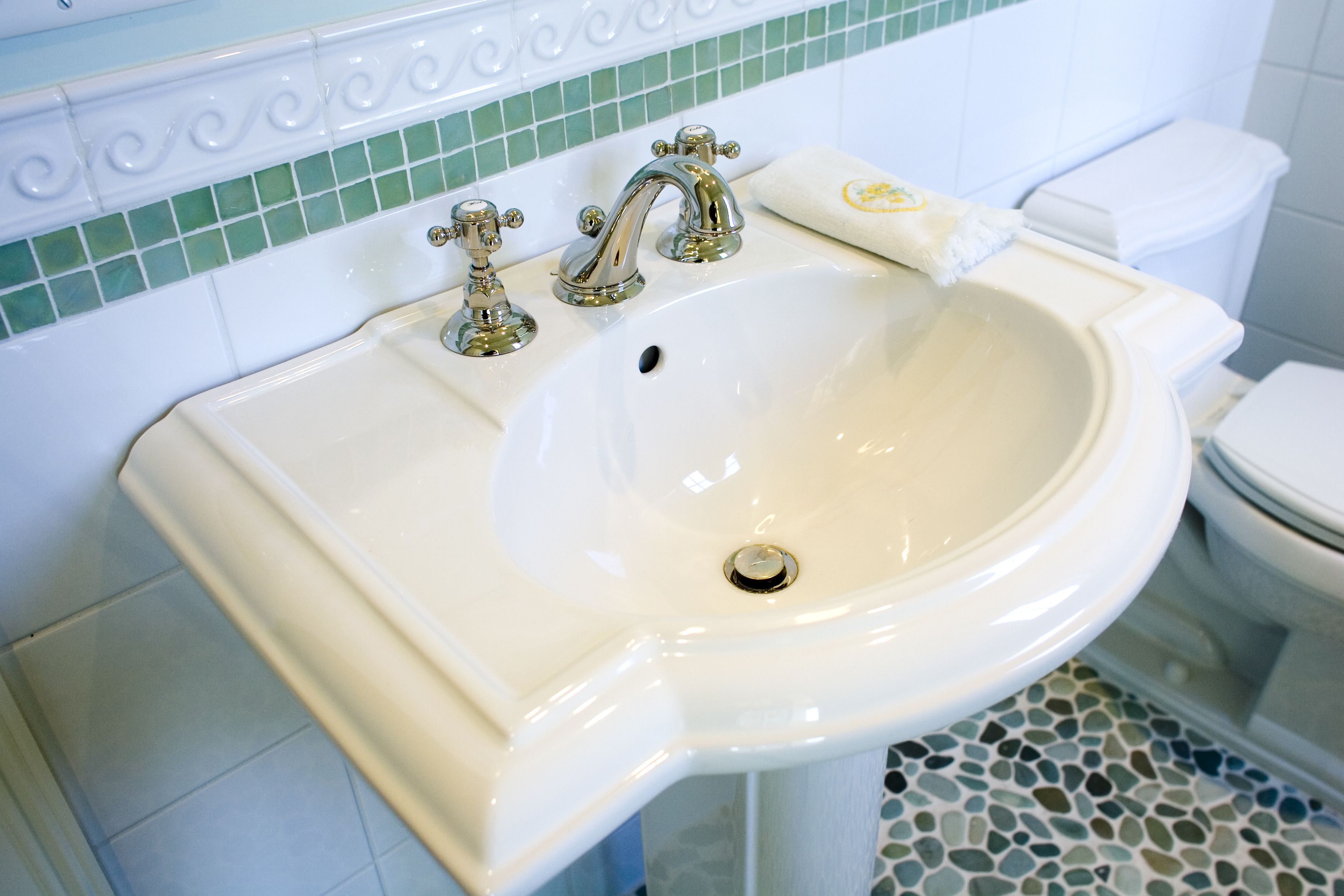 blue pedistal bathroom sink