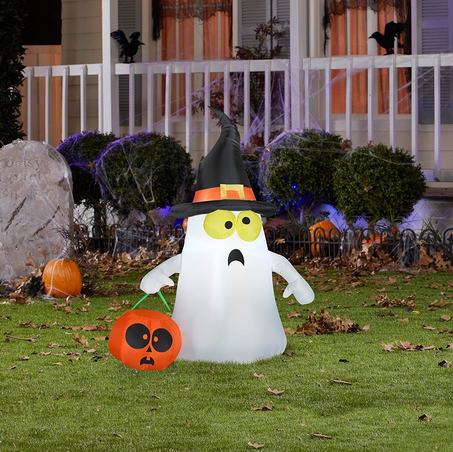 The 8 Best Outdoor Halloween Decorations to Buy in 2018