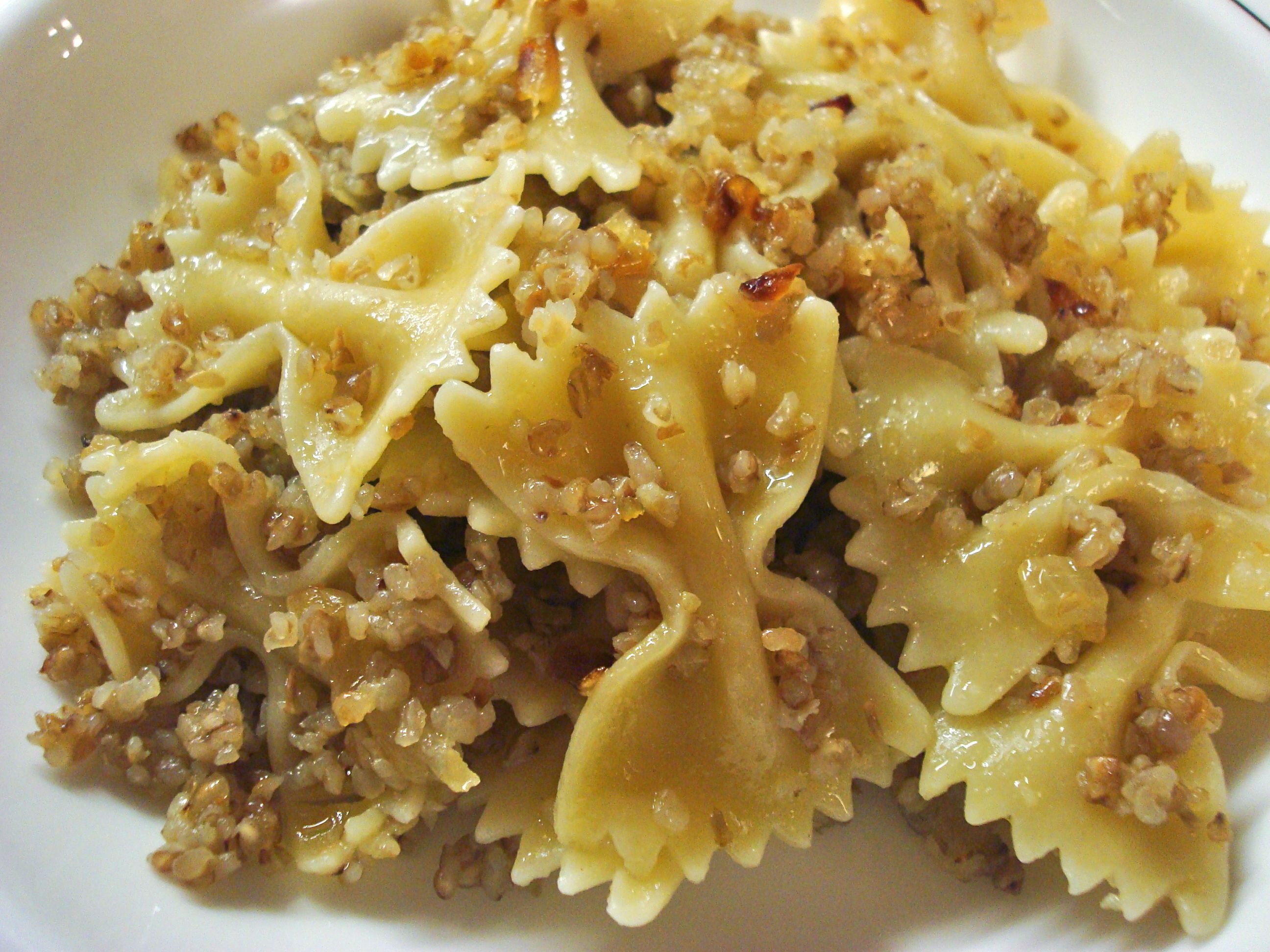 Kasha Varnishkes (Bow Tie Pasta And Buckwheat)