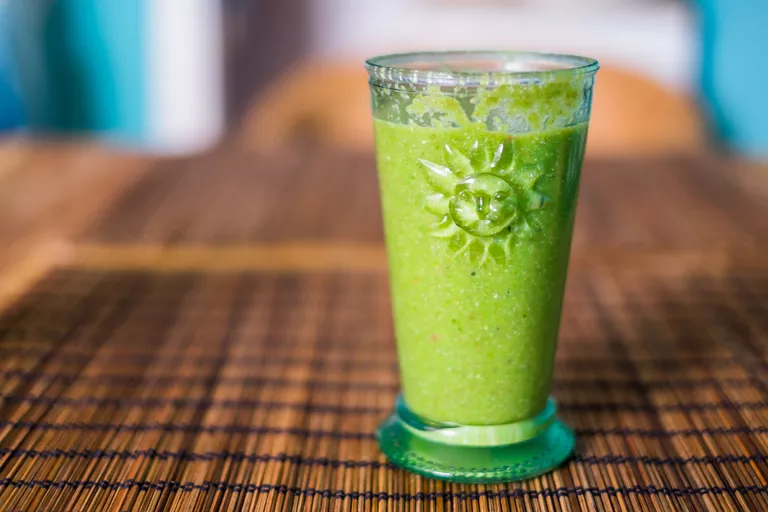 green smoothie in glass