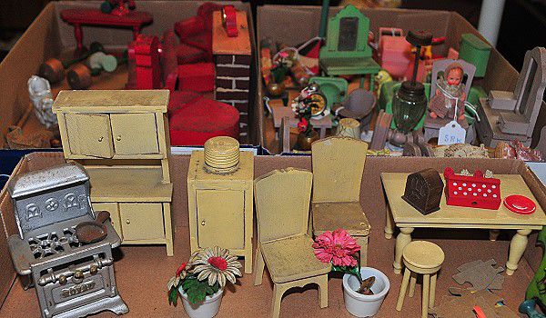 1930's dollhouse