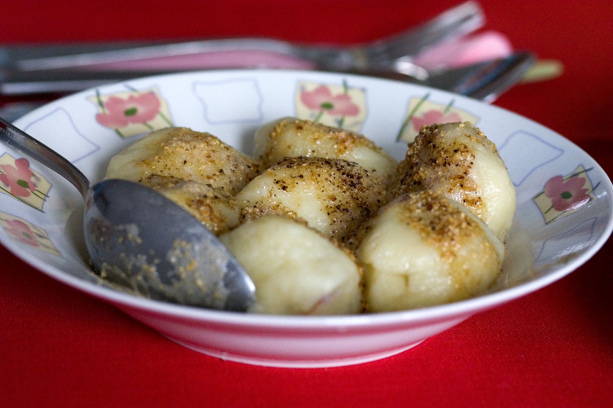 Polish Steamed Yeast Dumplings (Kluski Na Parze) Recipe