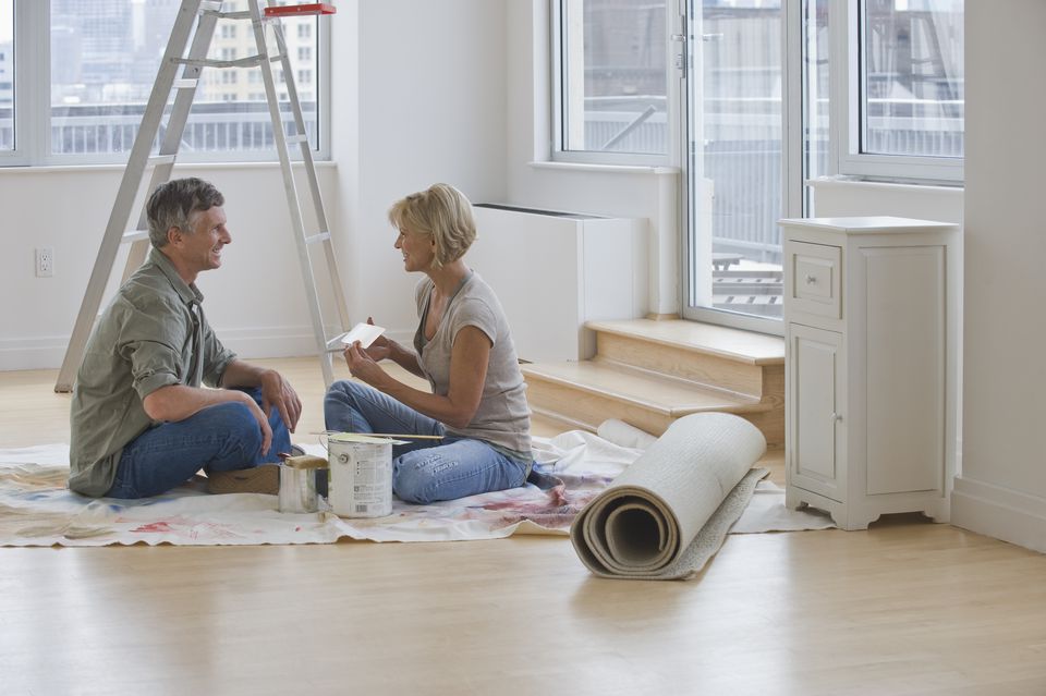 Couple painting room