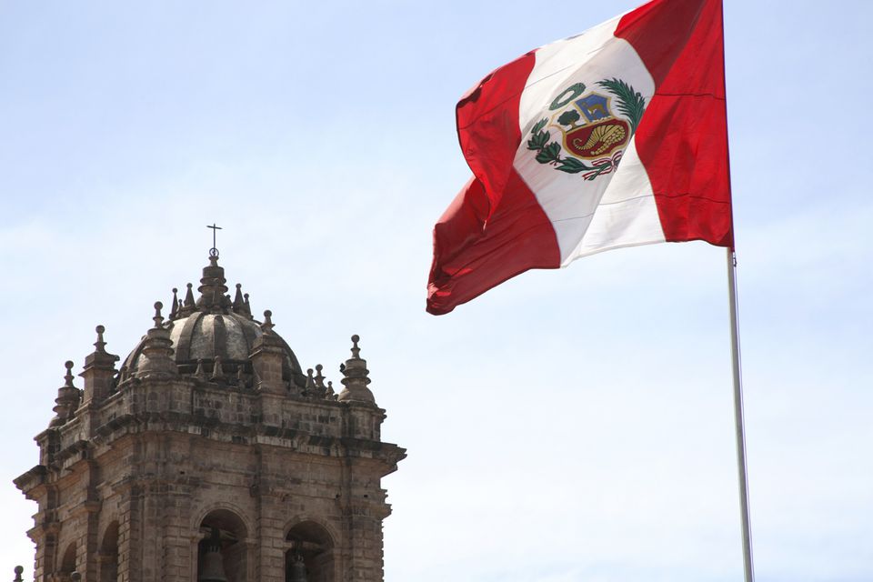 the-history-colors-and-symbols-of-the-peruvian-flag