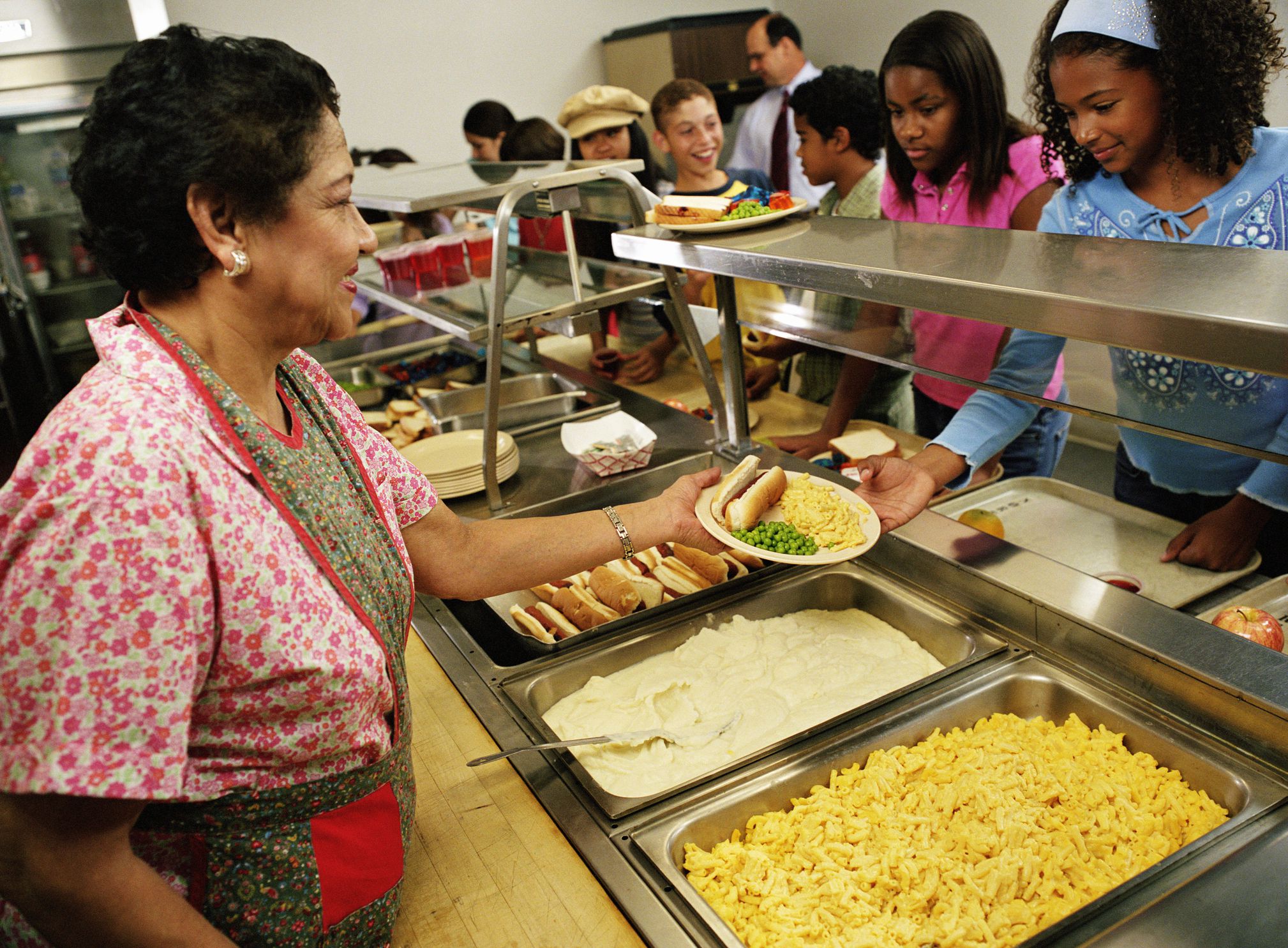 Learn About Being A School Cafeteria Worker