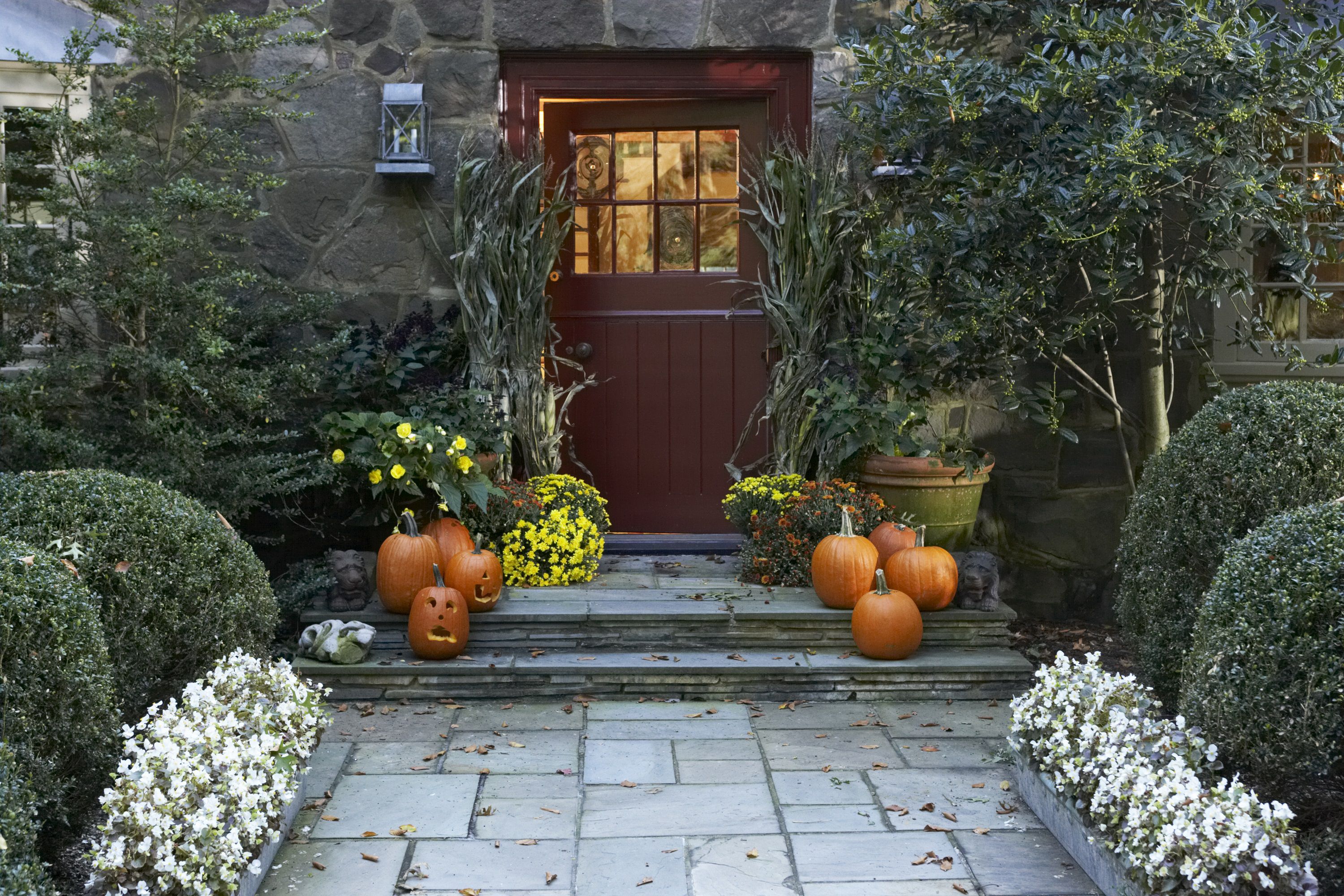 fall-front-door-decor-fall-porch-decorating-ideas