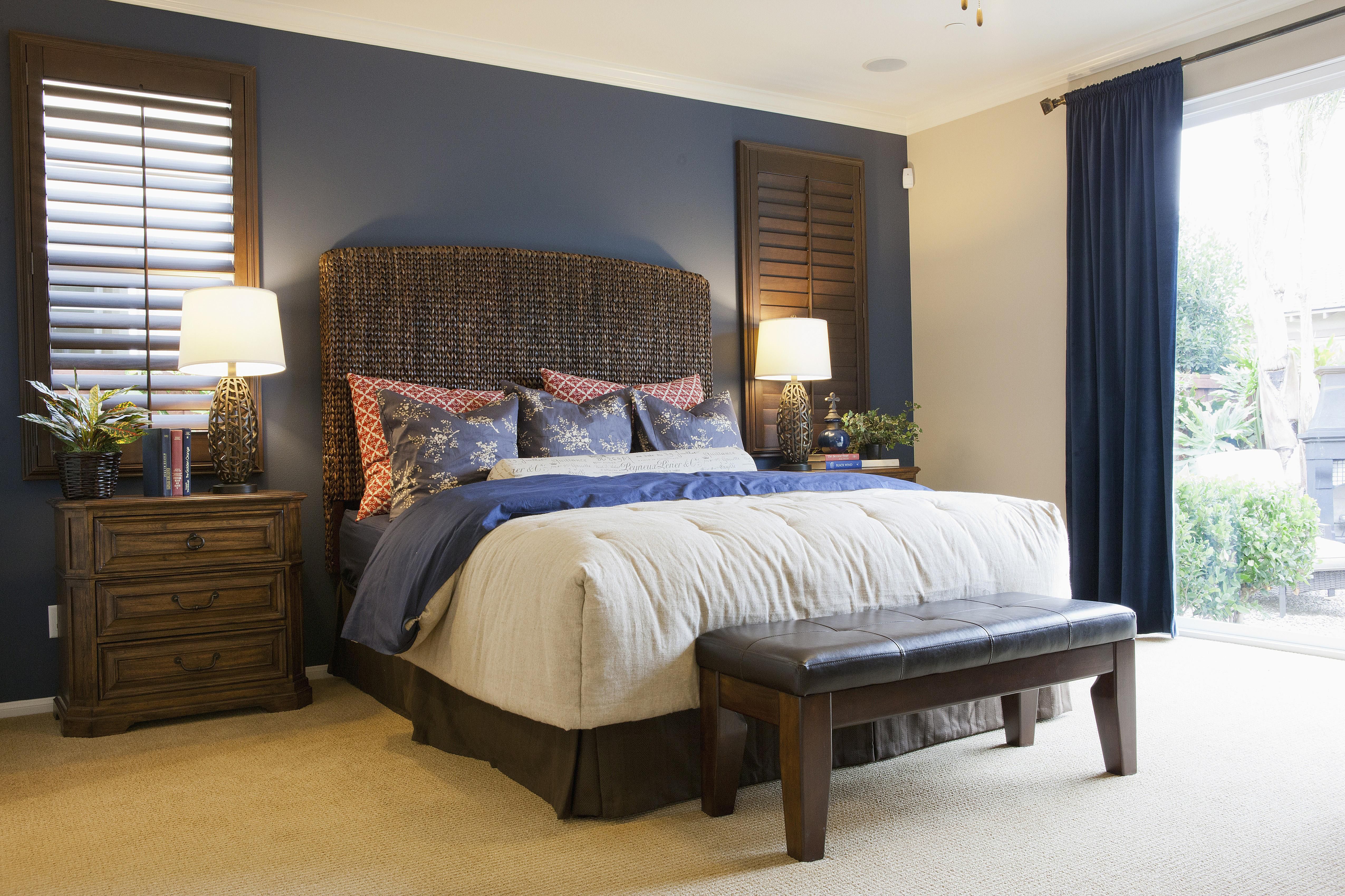 How to Choose an Accent Wall  and Color  in a Bedroom 