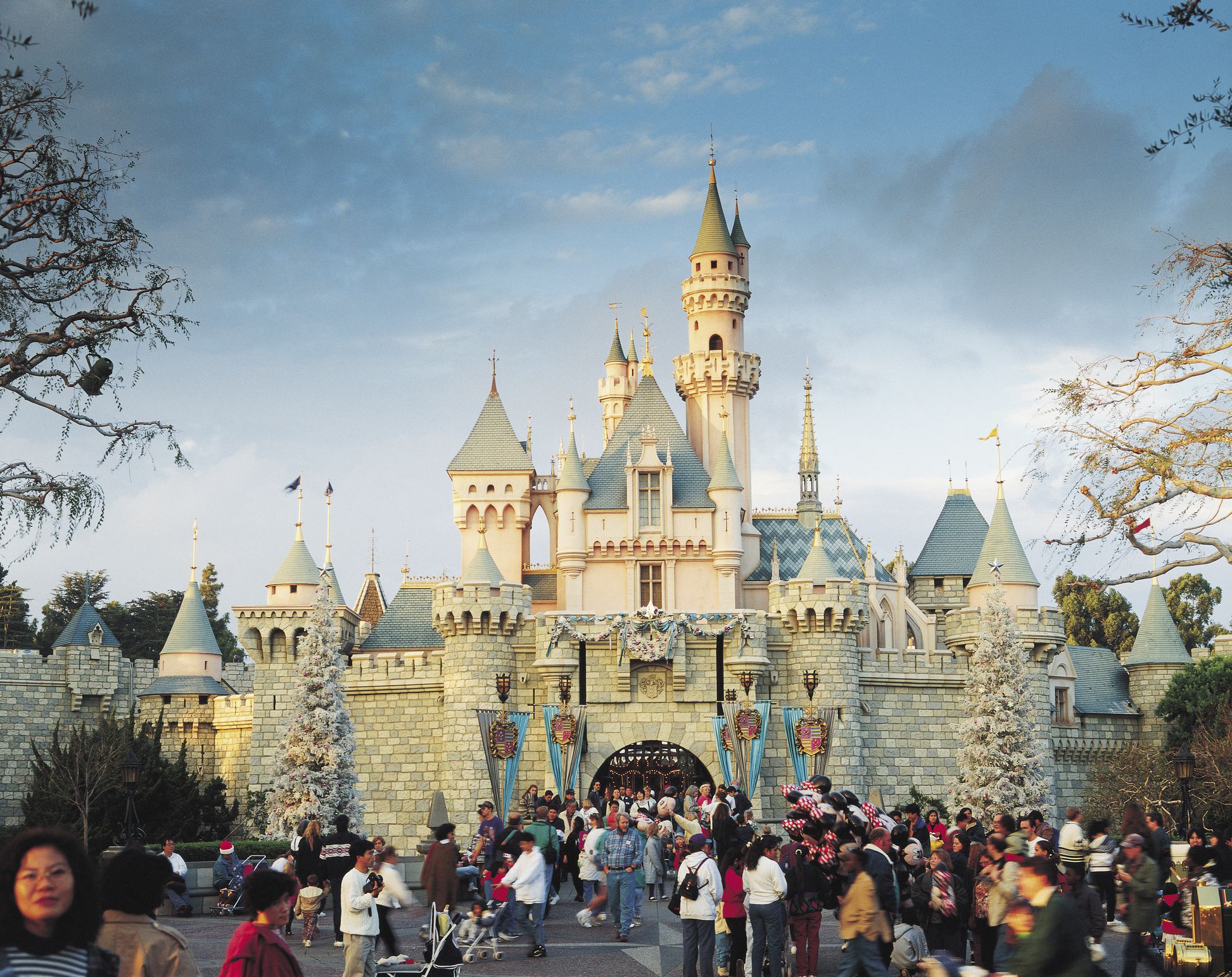 Disneyland Discount Tickets - Cheap Ways to Buy Them