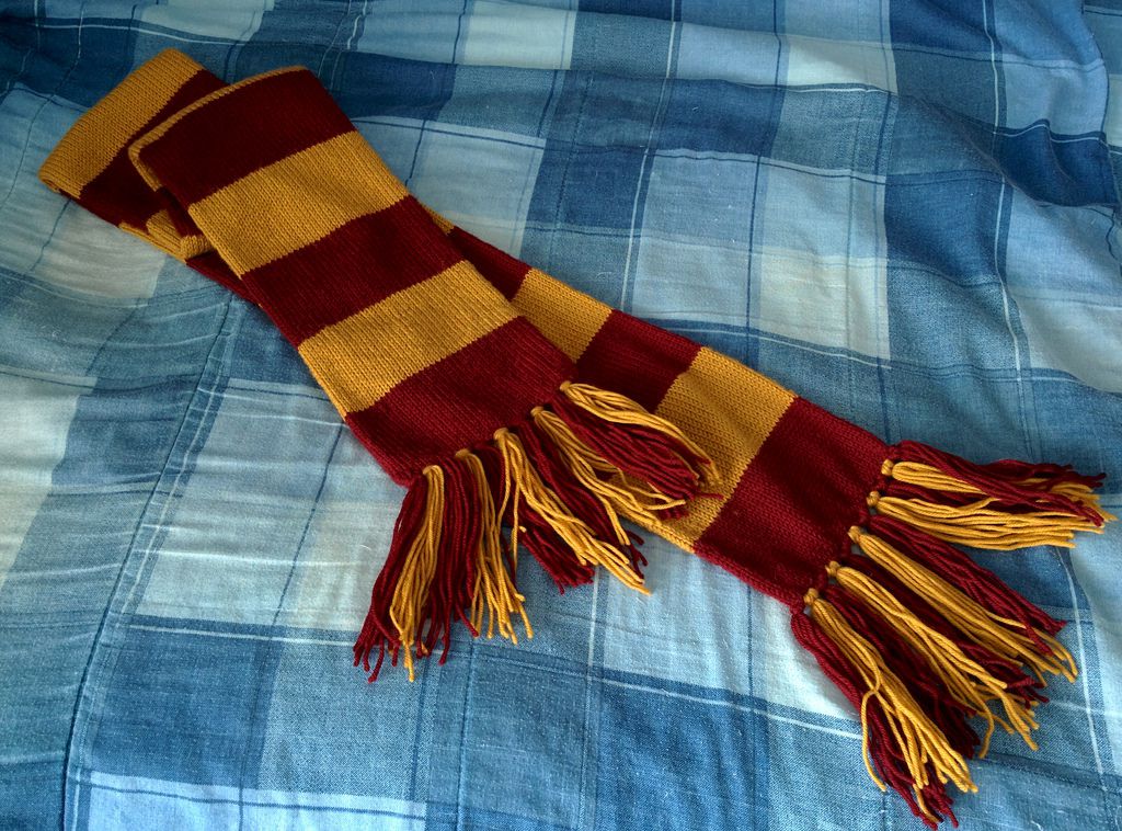 How to Crochet Your Own Gryffindor Scarf