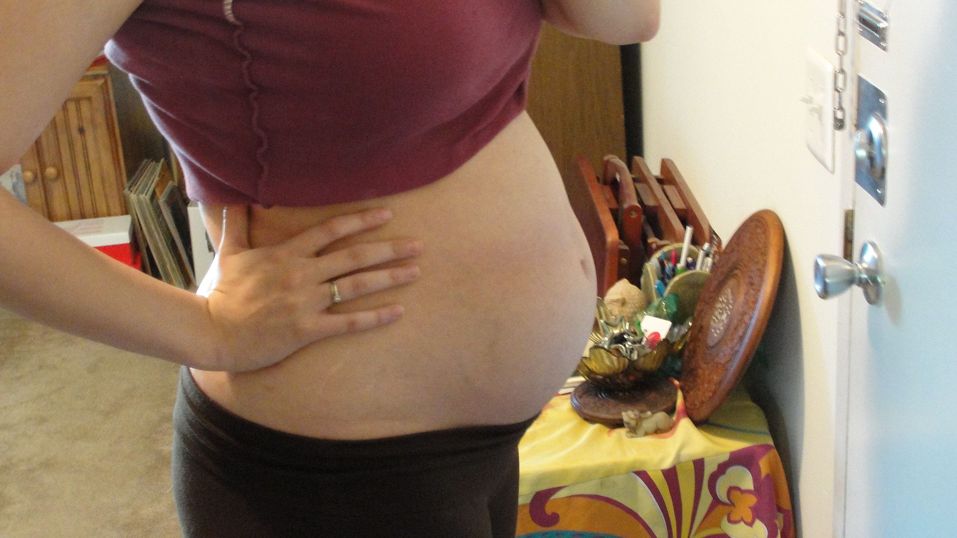 26-weeks-pregnant-pregnancy-photos-second-trimester