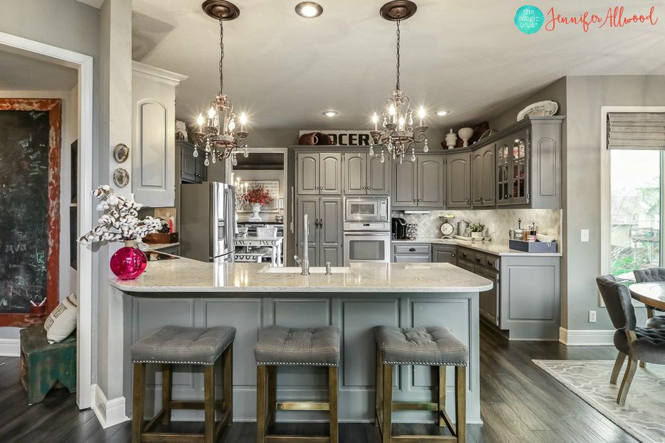21 Ways to Style Gray Kitchen Cabinets
