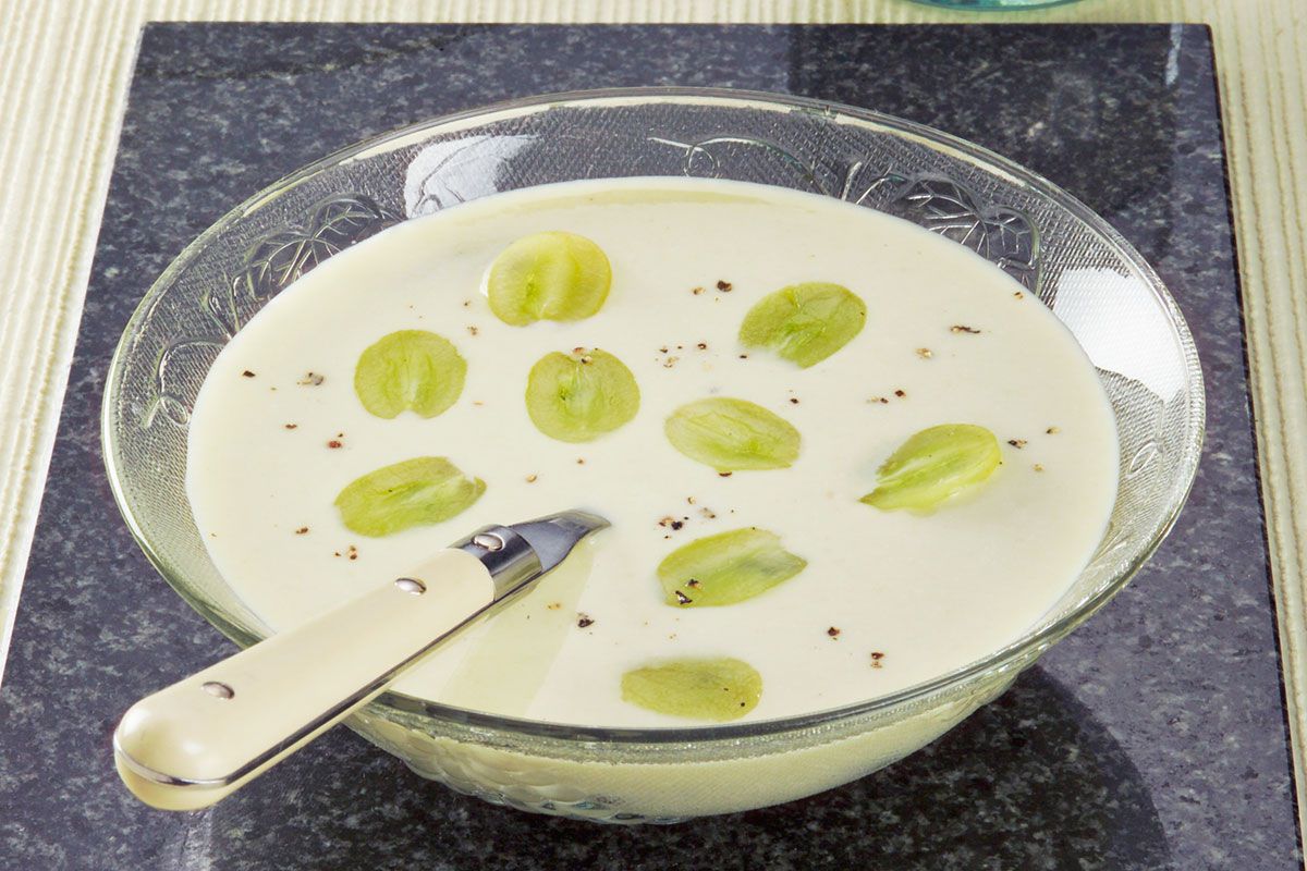Spanish White Garlic Soup Sopa De Ajo Blanco Recipe