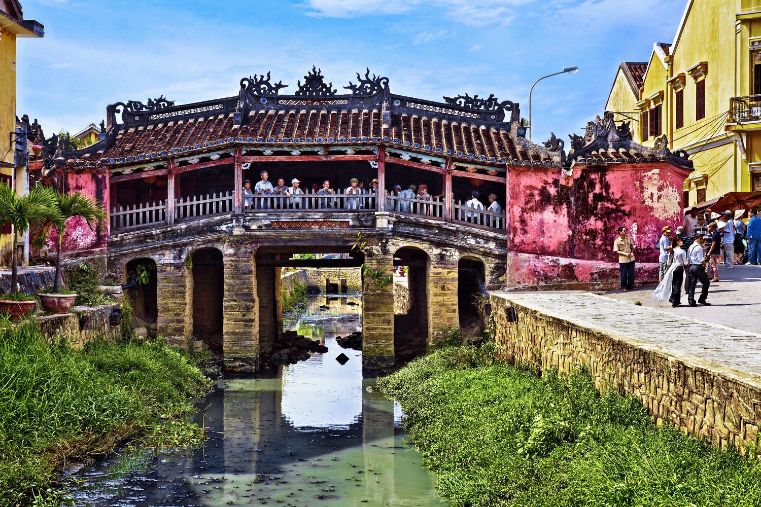 Visit the Japanese Bridge of Hoi An  in Vietnam