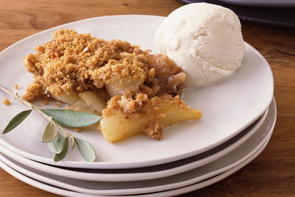 Traditional British Apple Crumble Recipe