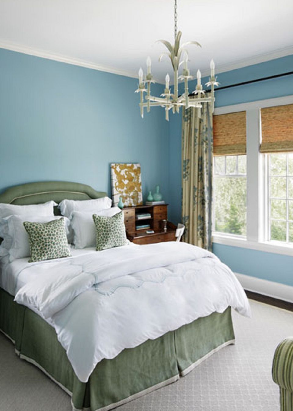 Ocean Blue Walls With Beachy Decor