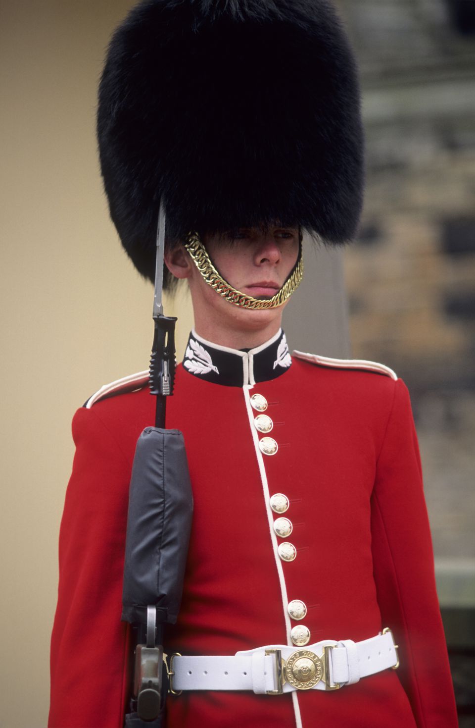 How To Identify The Foot Guards At Buckingham Palace   GettyImages 479750157 56a3e2da3df78cf7727faecd 