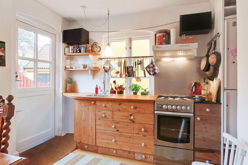 10 Space Making Hacks for Small  Kitchens 