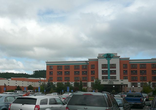 hotels and motels surrounding spirit mountain casino