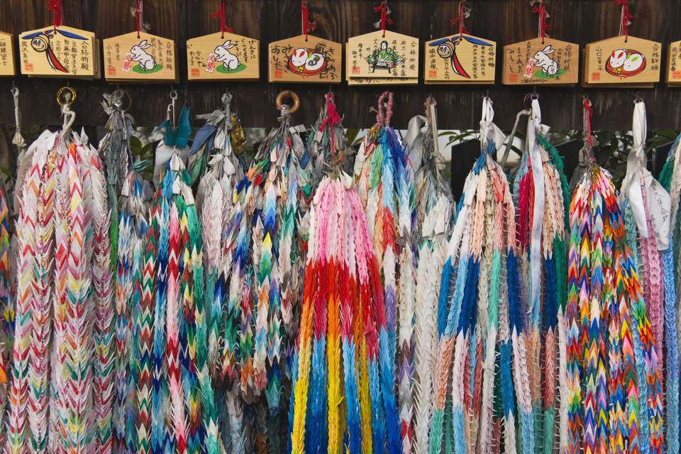 1,000 Paper Cranes: What Does a Senbazuru Mean?