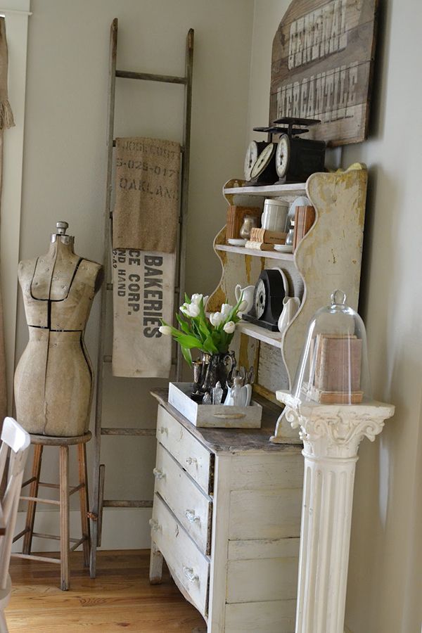 11 Ways To Decorate With Vintage Ladders