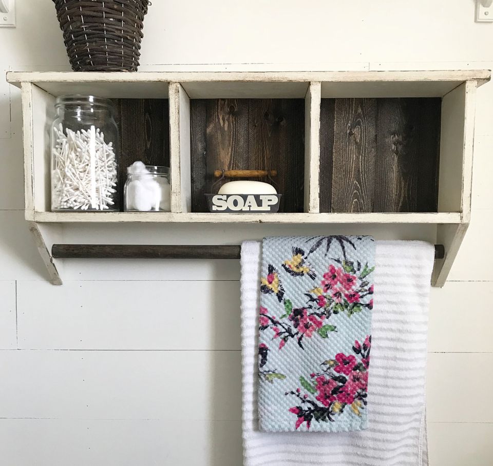 small bathroom shelf decor