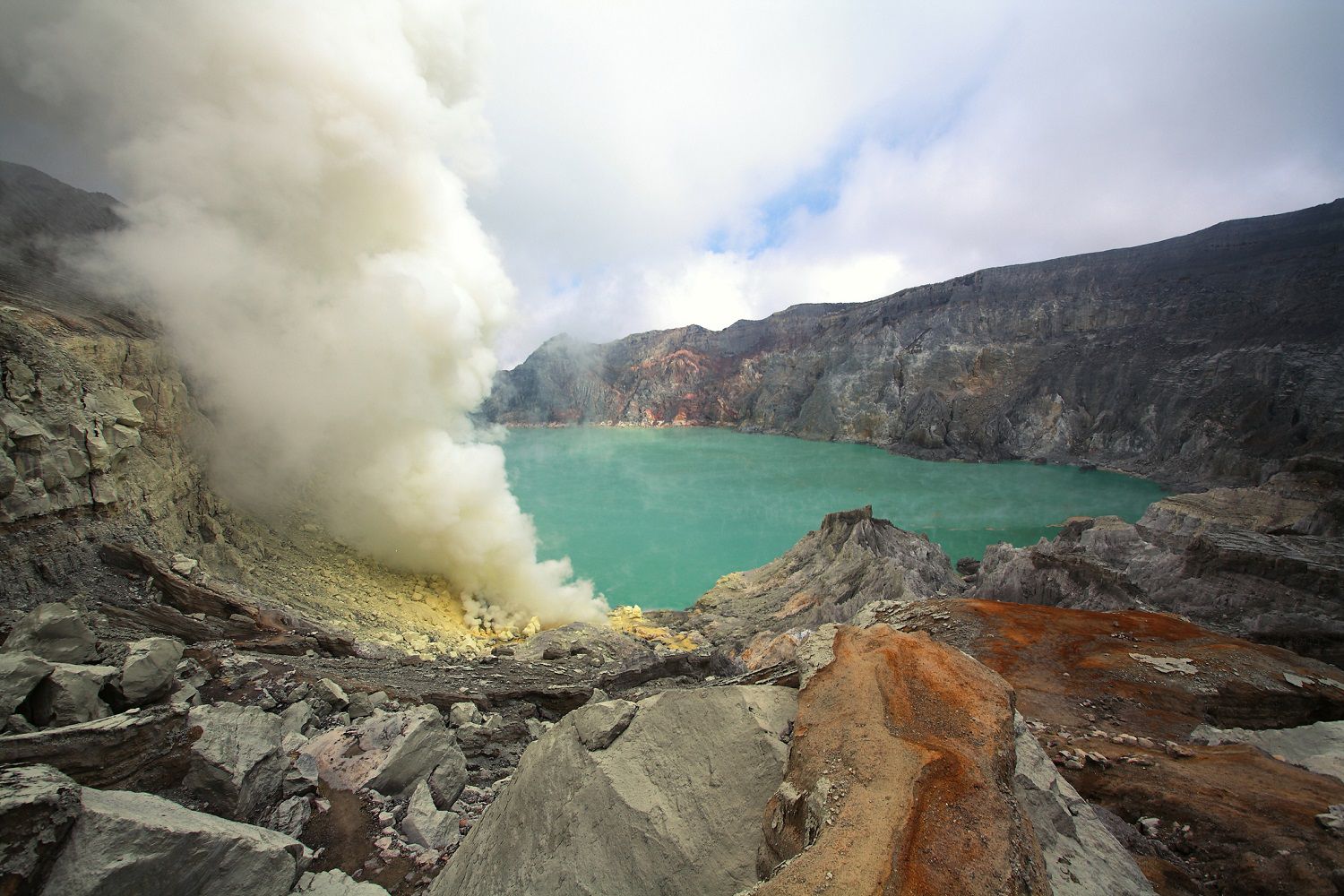 Trekking Kawah  Ijen  Volcano Indonesia