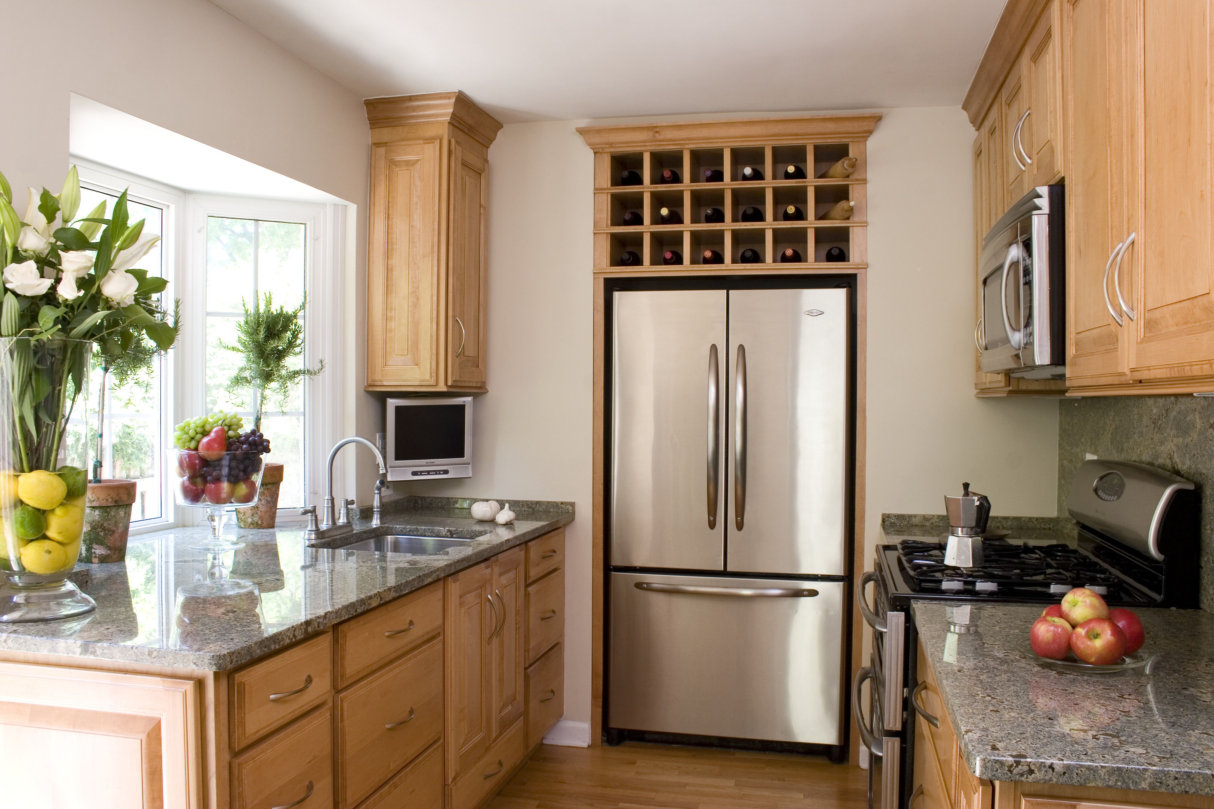 small townhouse kitchen design idea