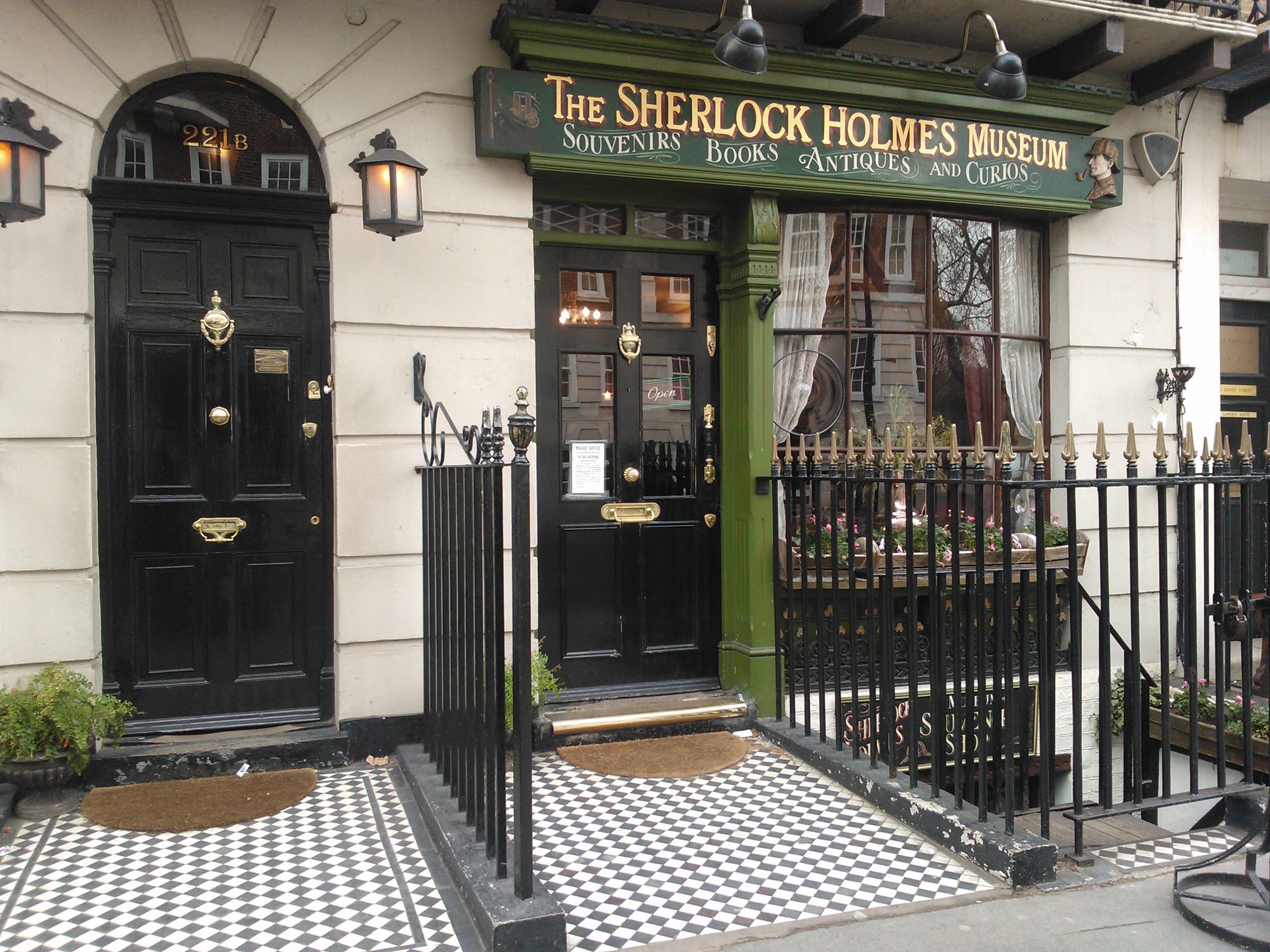 Sherlock Holmes Museum 56a3dd7f3df78cf7727f952b 