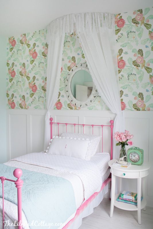 21 Beautiful Girls' Rooms With Canopy Beds