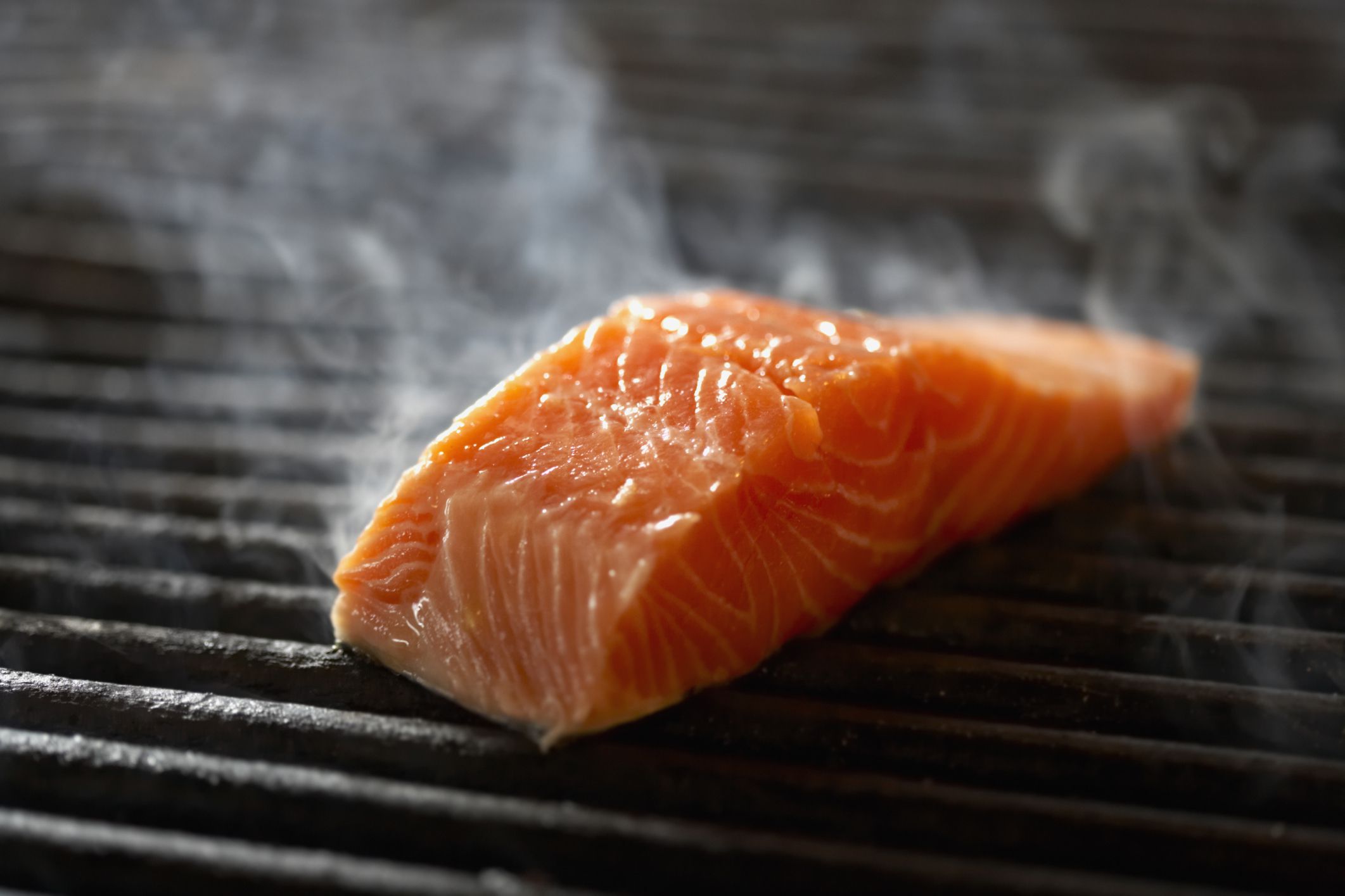 grilling salmon