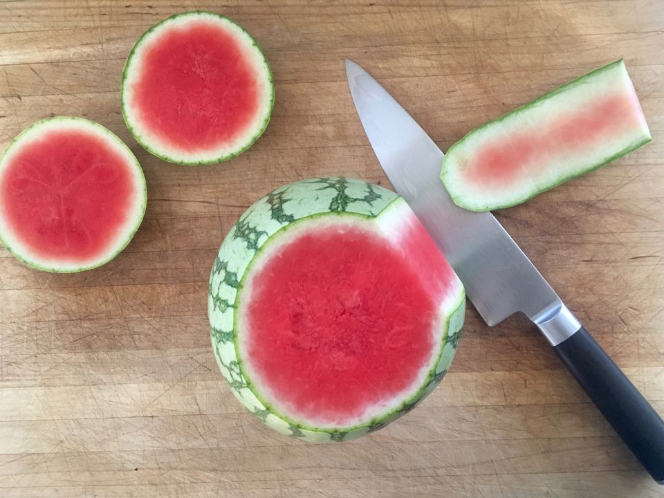 see-how-to-peel-melons-with-ease