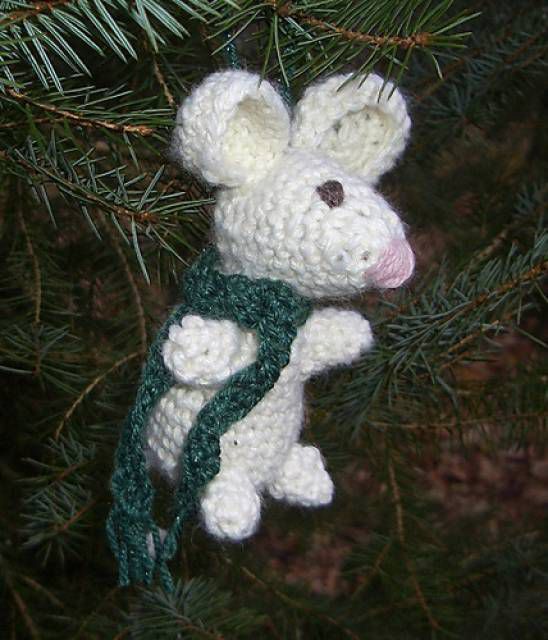 Mouse Xmas Ornament FREE Crochet Pattern