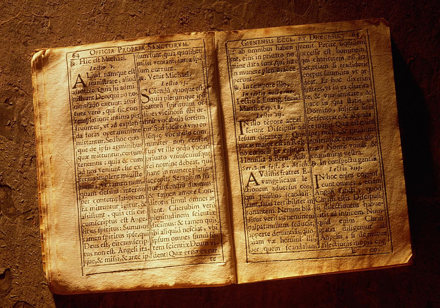 Древние книги на латинском языке