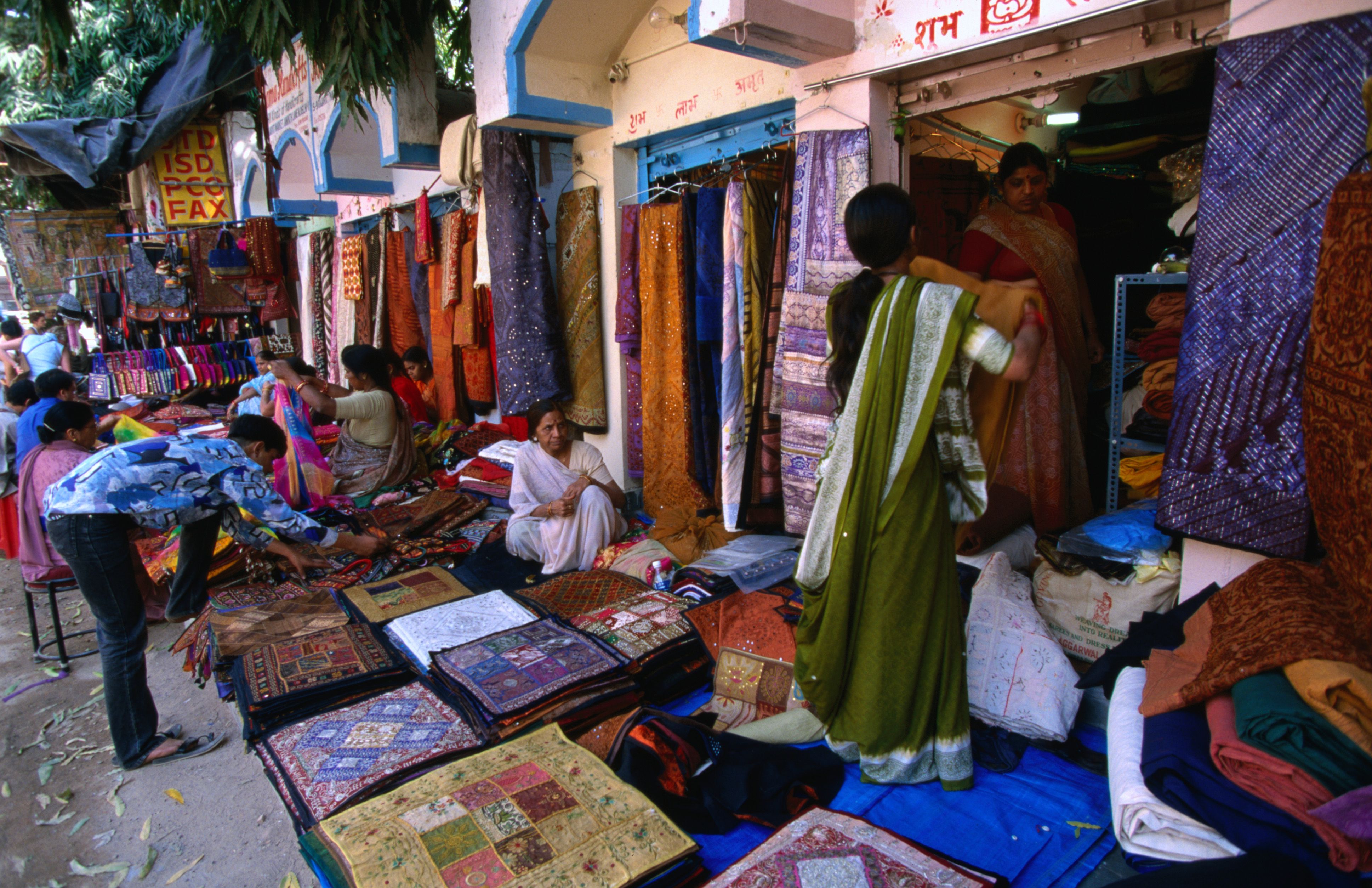 10 Best Delhi Markets For Shopping And What You Can Buy