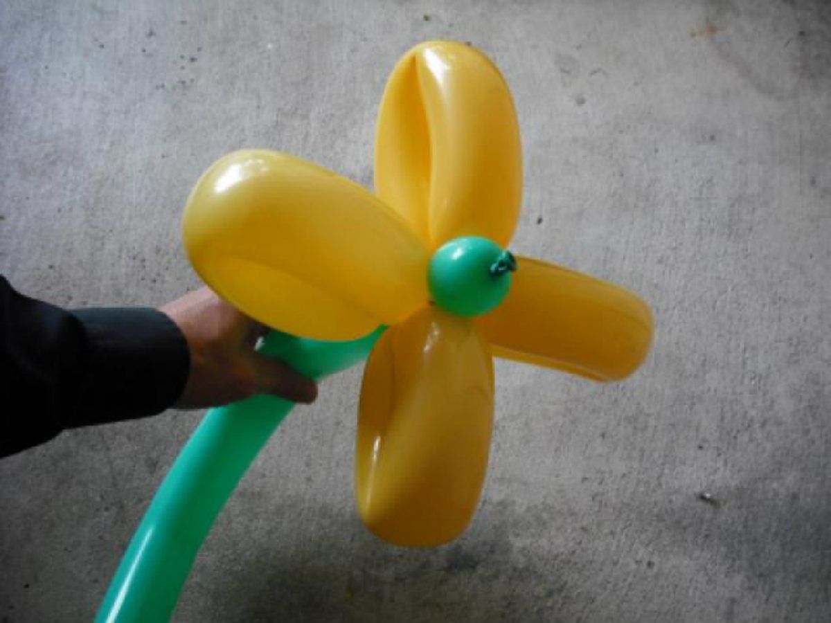 How to Make a Balloon Flower