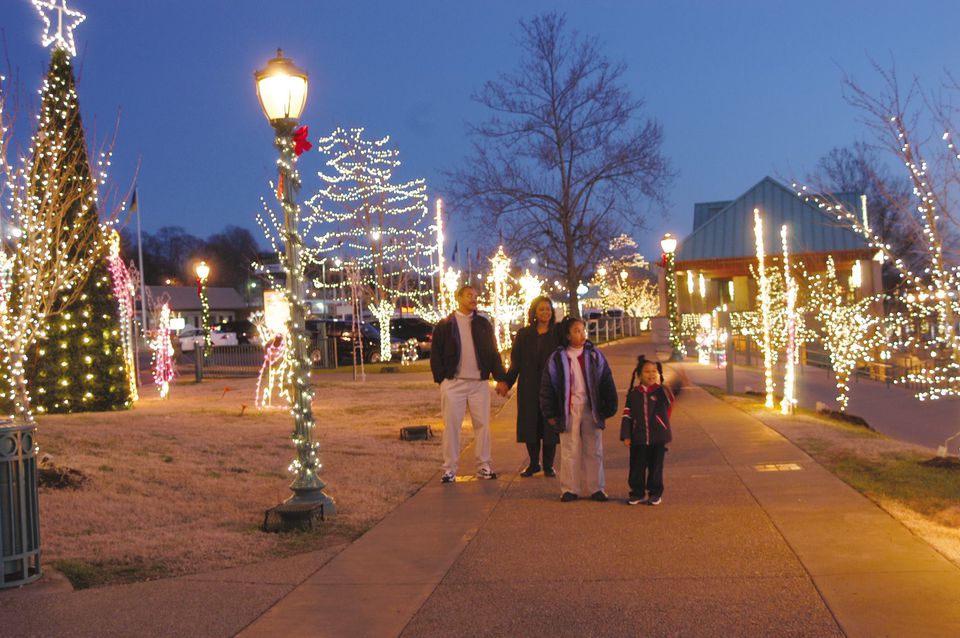 Where to See Christmas Lights in Nashville