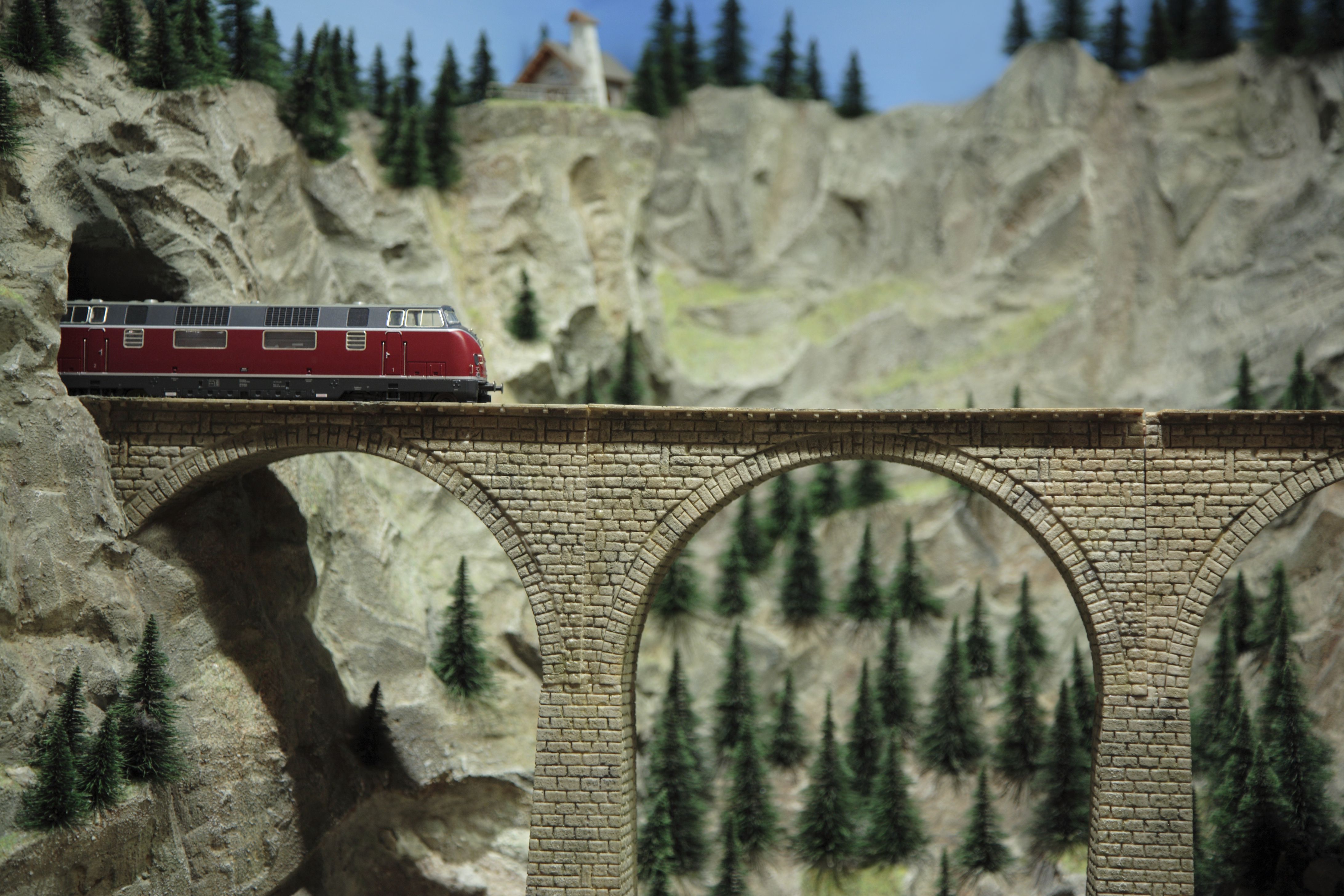 Download Tunnel Portals for Curved Tunnels for Model Trains