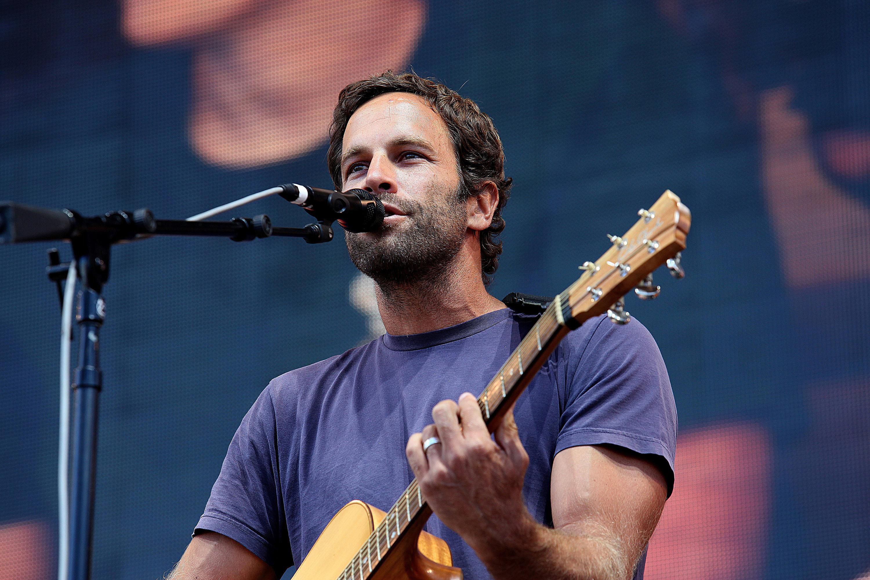 a-bio-and-profile-of-singer-songwriter-producer-jack-johnson