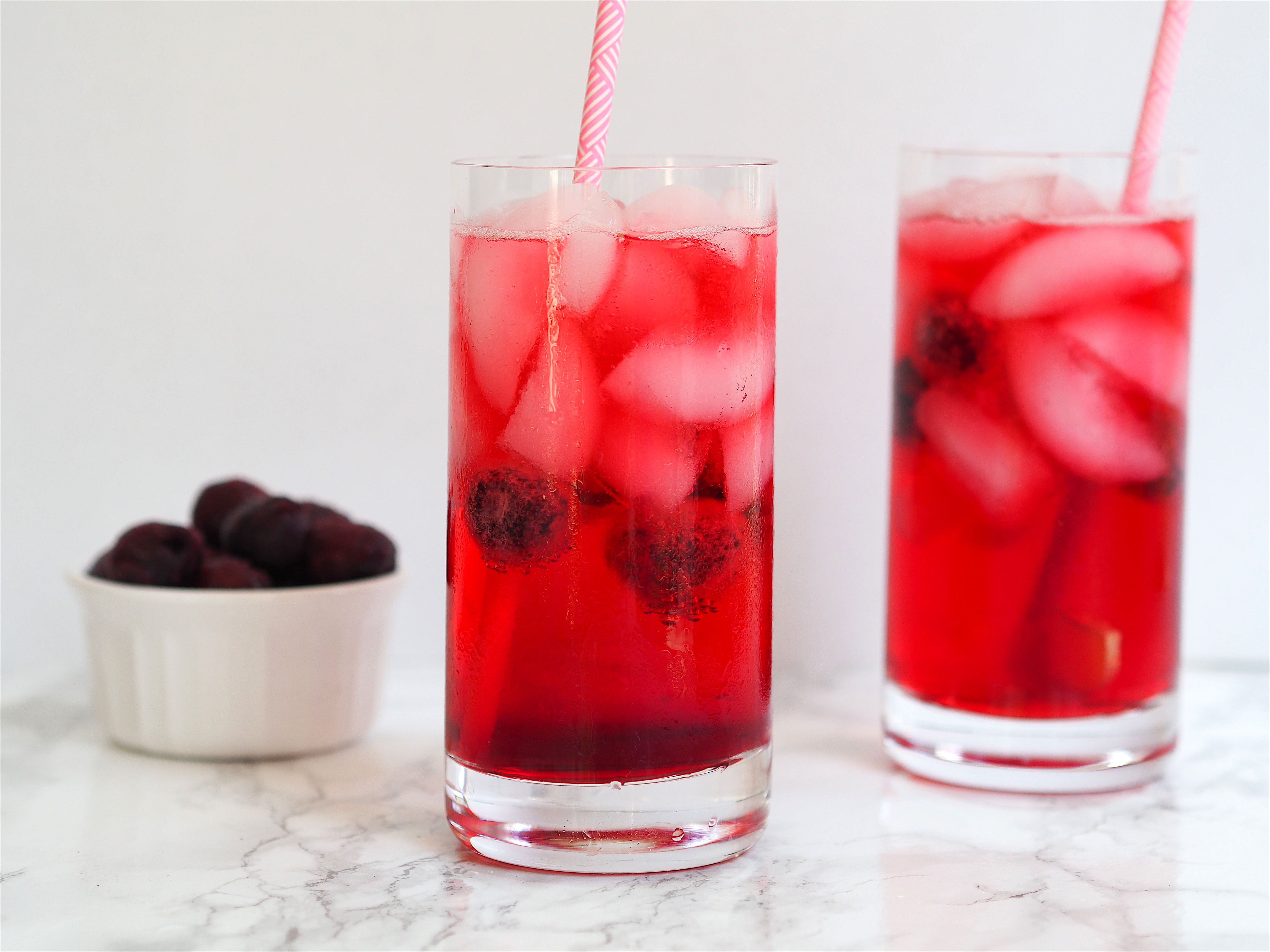 Fizz вишня. Замороженные основы для коктейлей. Cherry Smoothie. Вишнево имбирный настойка клипарт.