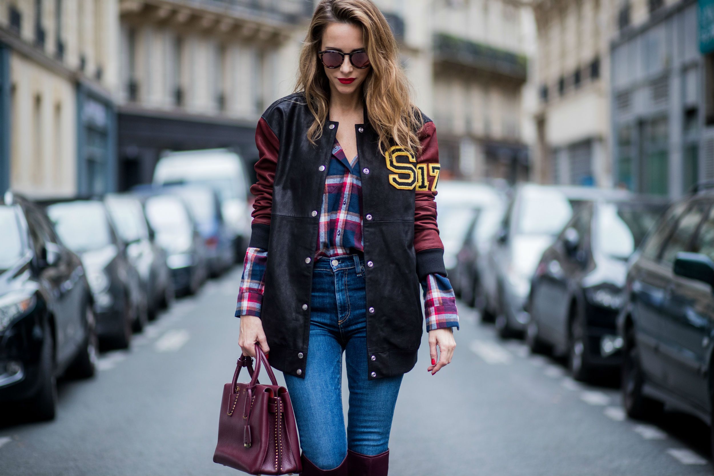 How to Wear Jeans and a Plaid Shirt: Outfit Ideas