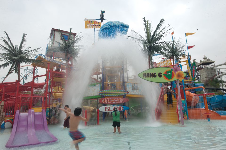 Six Flags Hurricane Harbor Water Park in LA