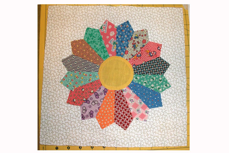 Free Dresden Plate Quilt Pattern Apple Avenue Quilts: Free Patterns ...