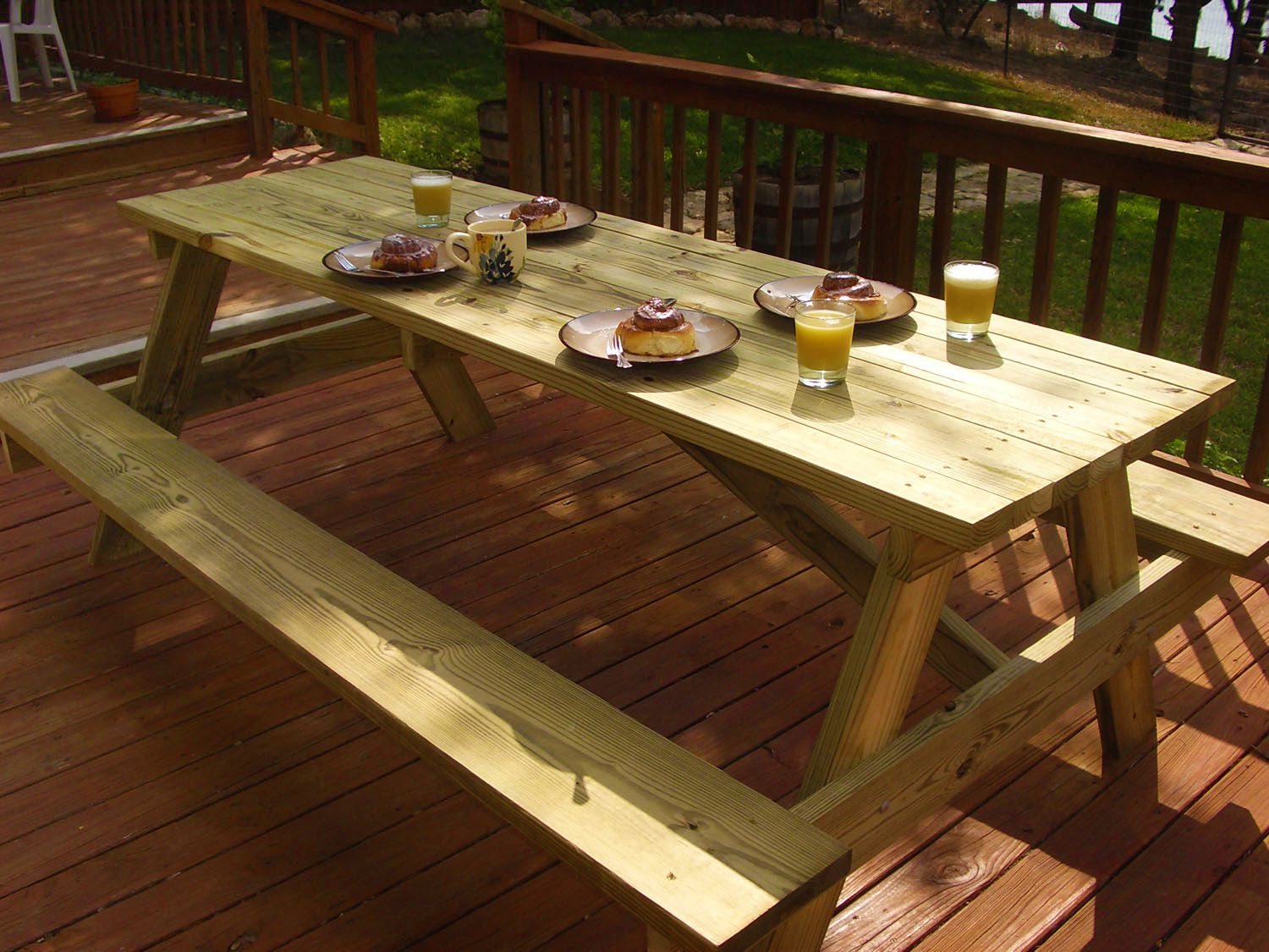 Woodworking Plans for a Large Picnic Table