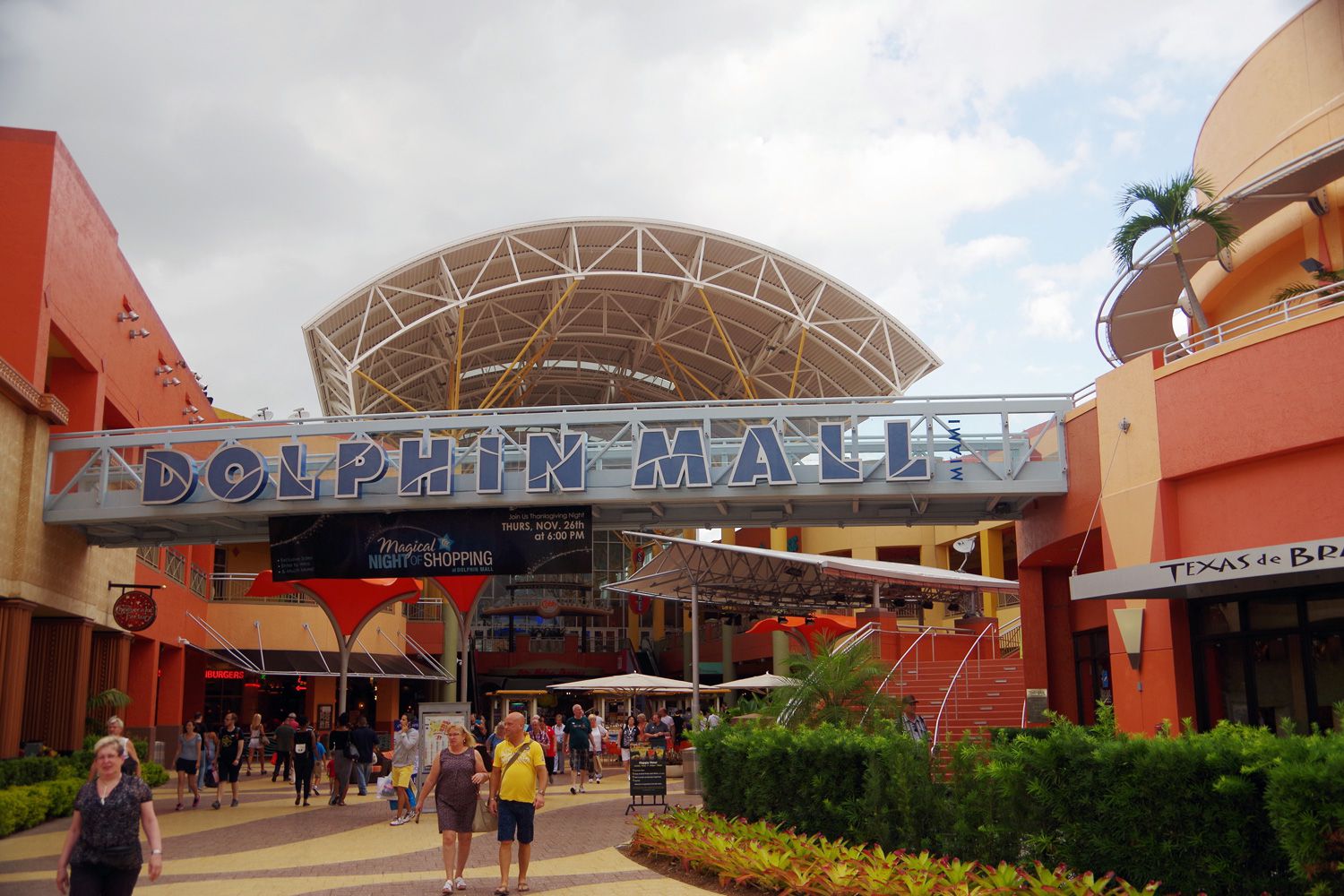 Dolphin Mall 59b8471bd088c00011d06210 