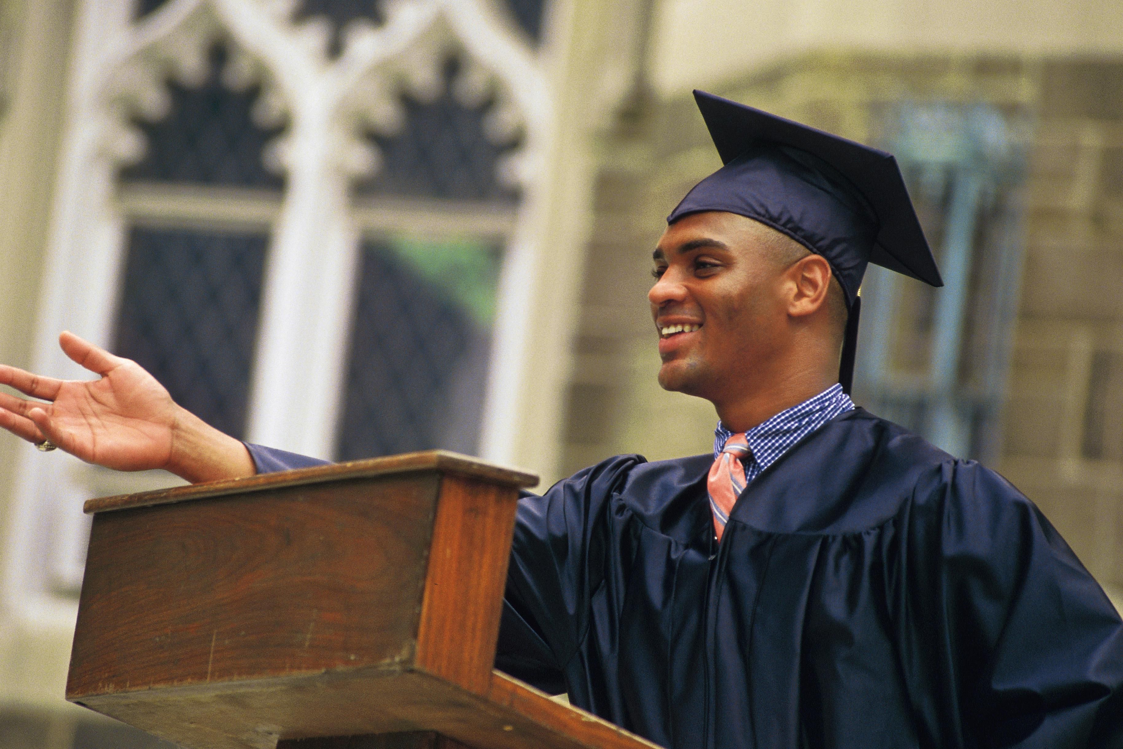 How to Write a Graduation Speech as Valedictorian