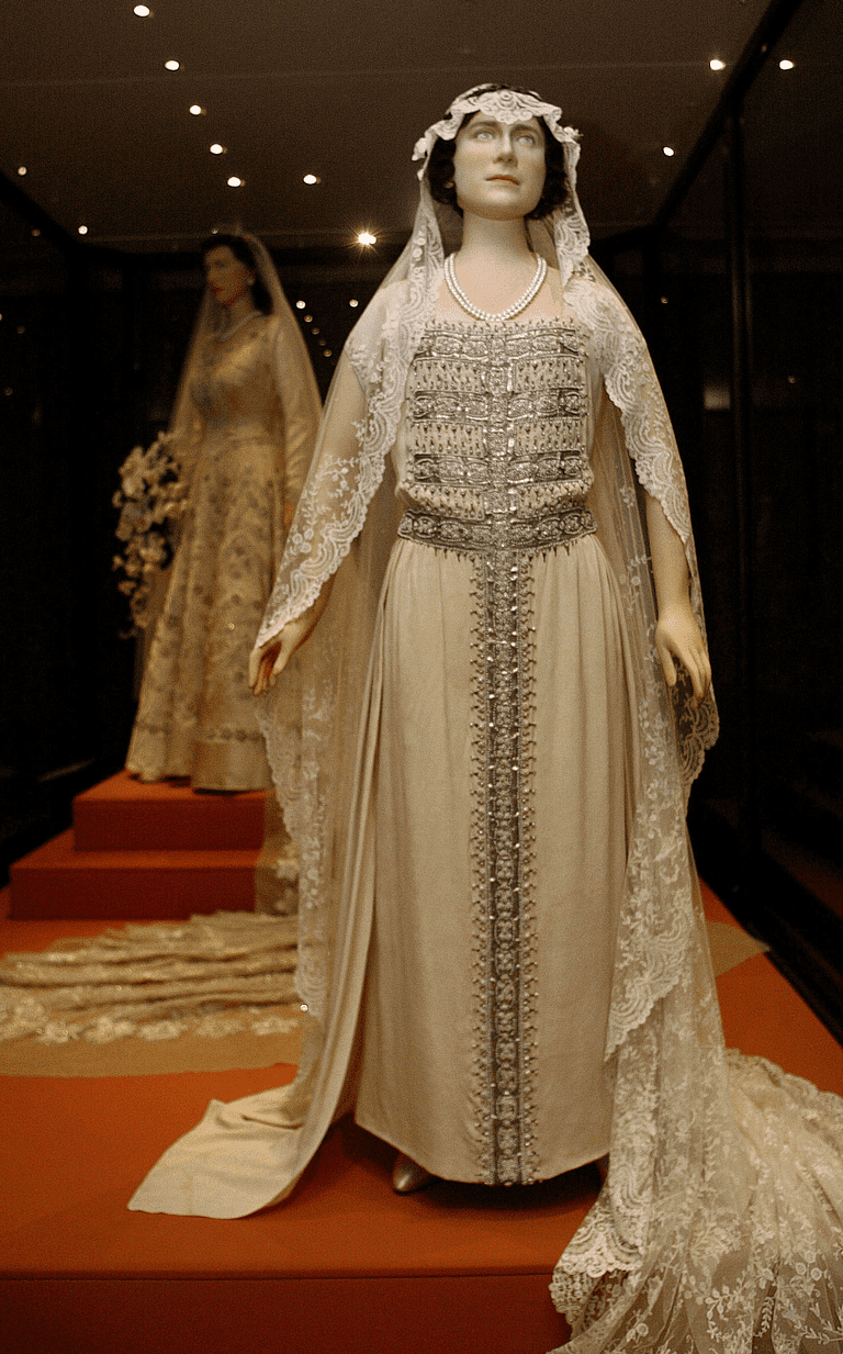 40+ Queen Elizabeth Wedding Dress Pics