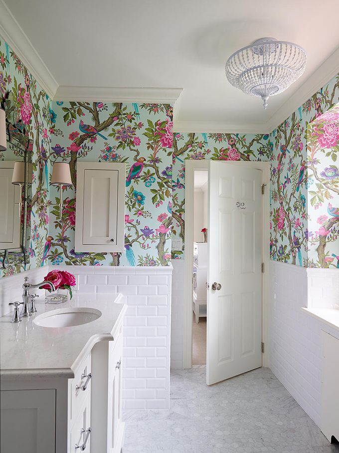 20 Beautiful Wallpapered Bathrooms