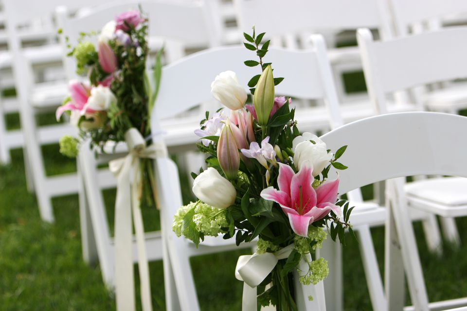 Outdoor Wedding Flower Ideas for a Beach Wedding