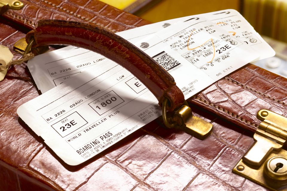 funda-de-iphone-con-la-obra-plane-ticket-singapore-de-ferodriguez