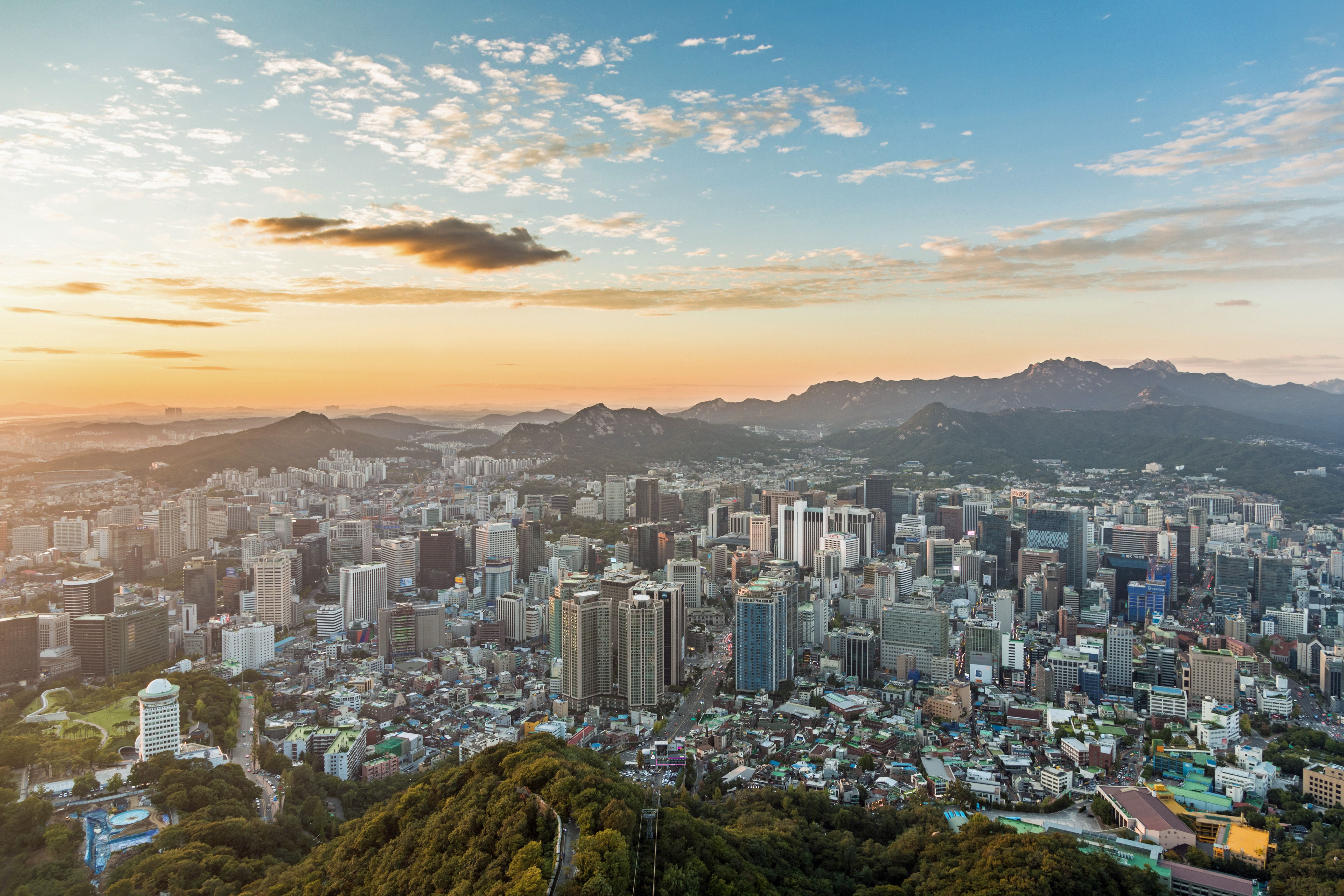 A Travel Guide for How to Visit Seoul on a Budget